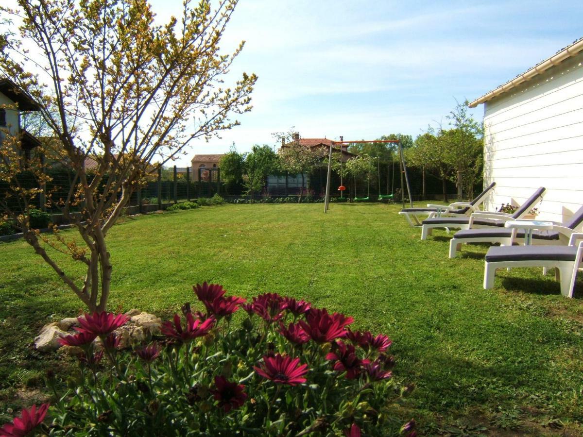 Gite L'Hirondelle Castelnau-de-Médoc Exterior foto